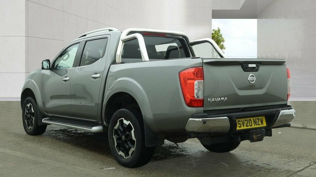 Nissan Navara Tekna Silver #8