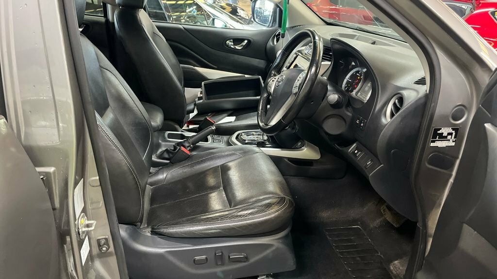 Nissan Navara 2.3L Tekna Grey #5