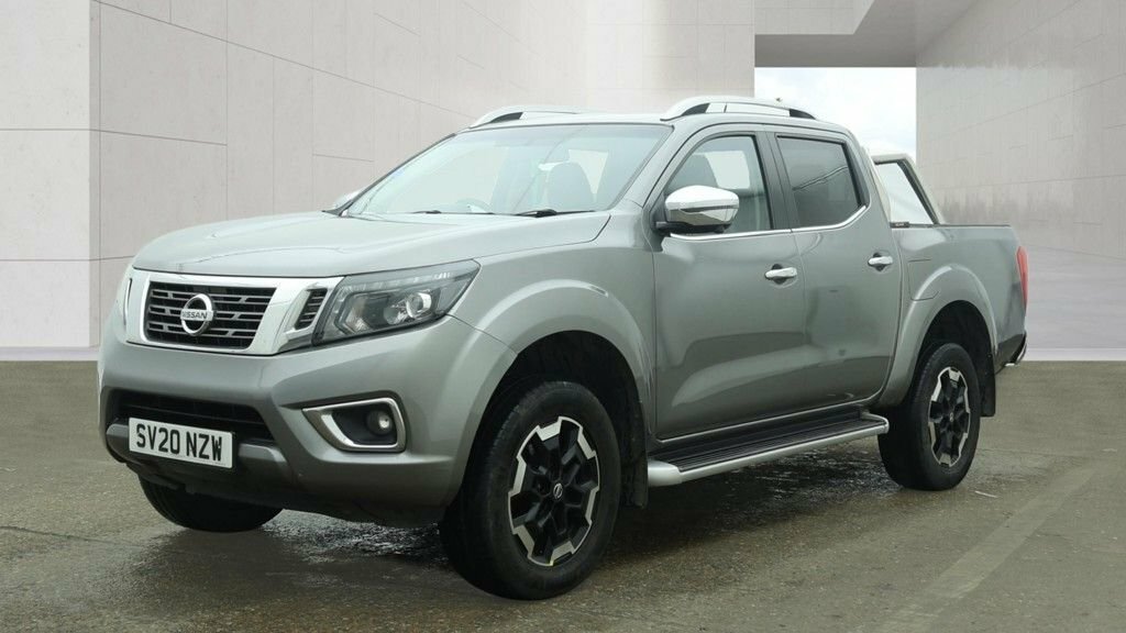 Nissan Navara Tekna Silver #10