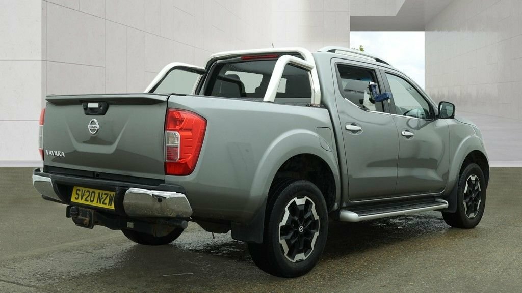 Nissan Navara Tekna Silver #9