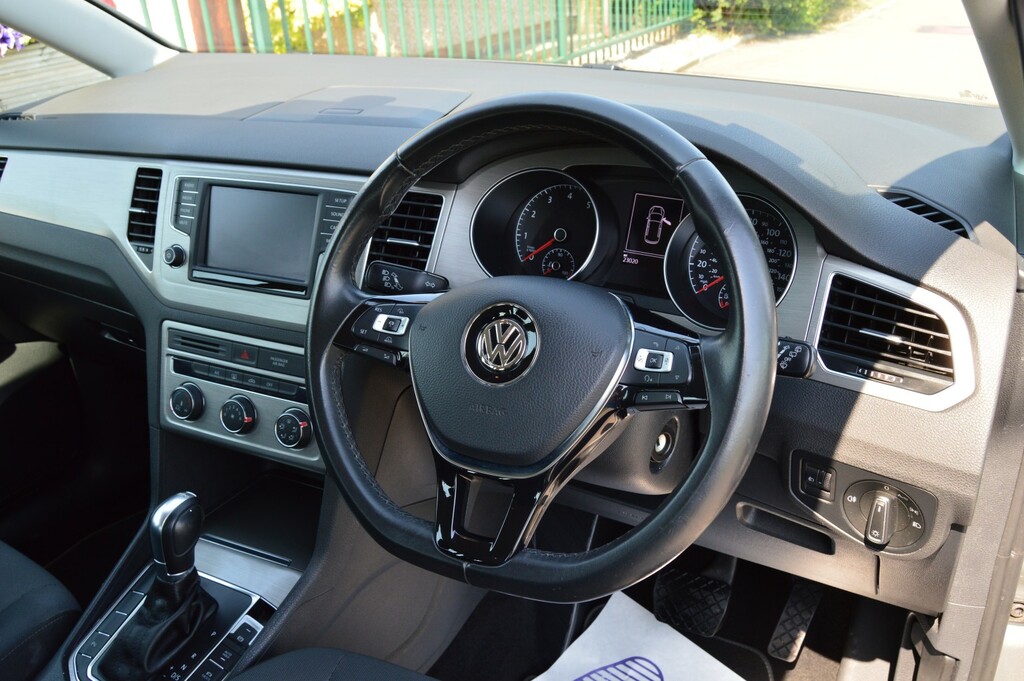 Volkswagen Golf SV 1.6 Tdi Bluemotion Tech Se Mpv E White #8