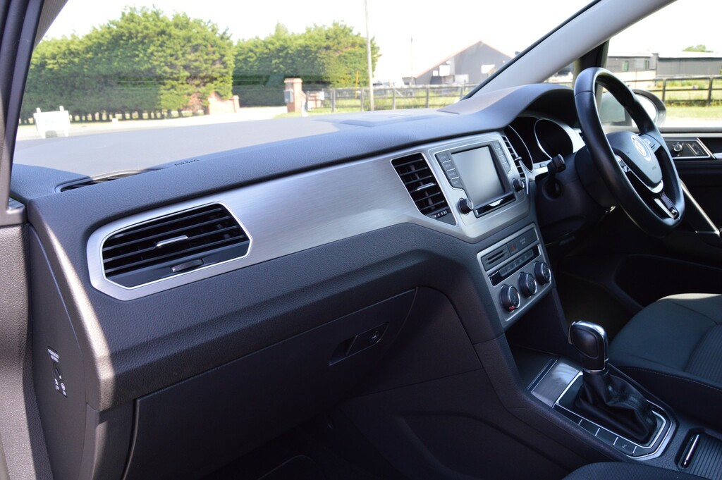 Volkswagen Golf SV 1.6 Tdi Bluemotion Tech Se Mpv E White #9