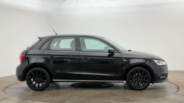 Audi A1 1L Sport Black #4
