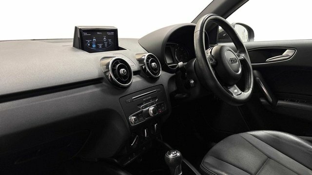 Audi A1 1L Sport Black #2