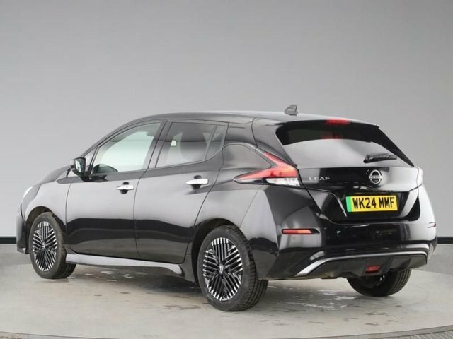 Nissan Leaf Tekna Hatchback Black #2