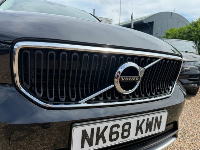 Volvo XC40 T3 Momentum Suv Black #2