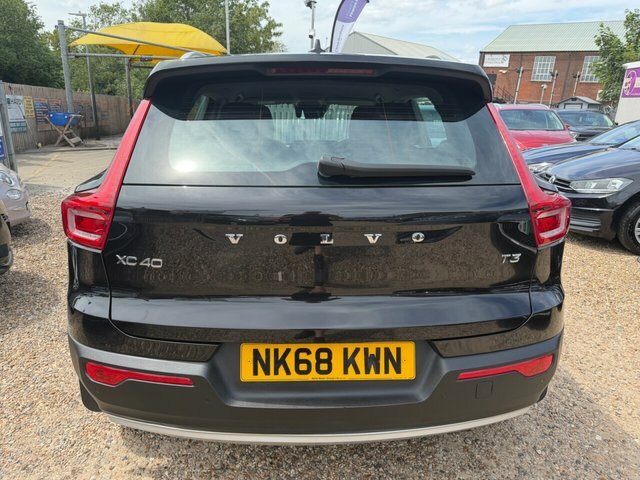 Volvo XC40 T3 Momentum Suv Black #3