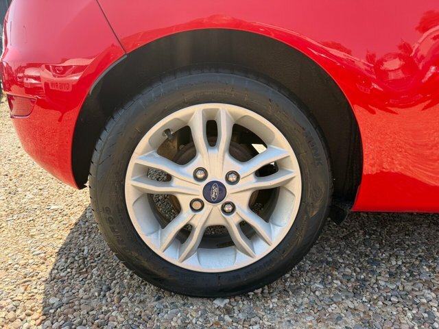 Ford Fiesta Zetec Hatchback Red #5