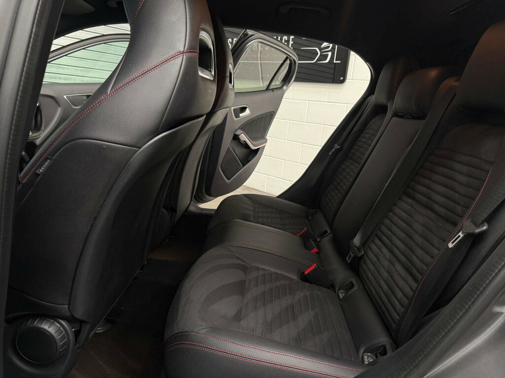 Mercedes-Benz GLA Class Gla 200 Sport Premium Red #18