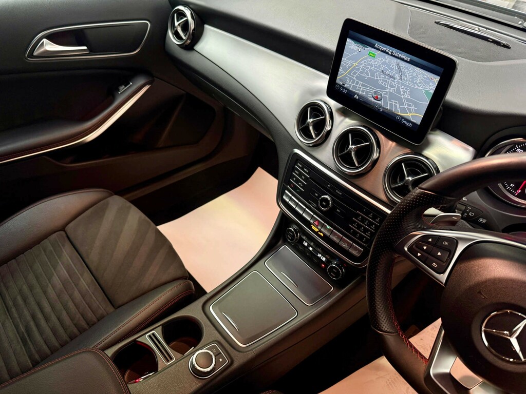 Mercedes-Benz GLA Class Gla 200 Sport Premium Red #19
