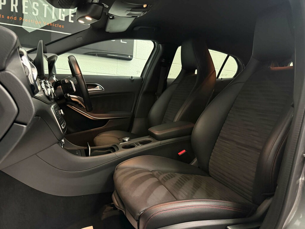 Mercedes-Benz GLA Class Gla 200 Sport Premium Red #17