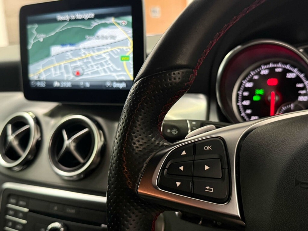 Mercedes-Benz GLA Class Gla 200 Sport Premium Red #22