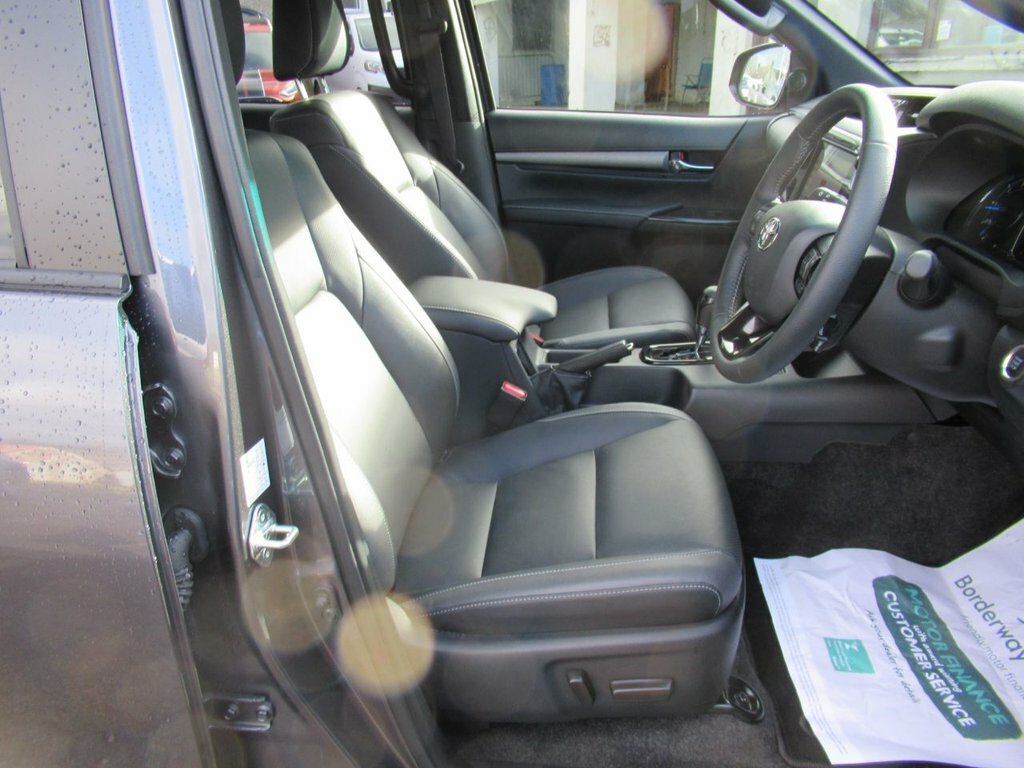 Toyota HILUX Pickup Grey #3