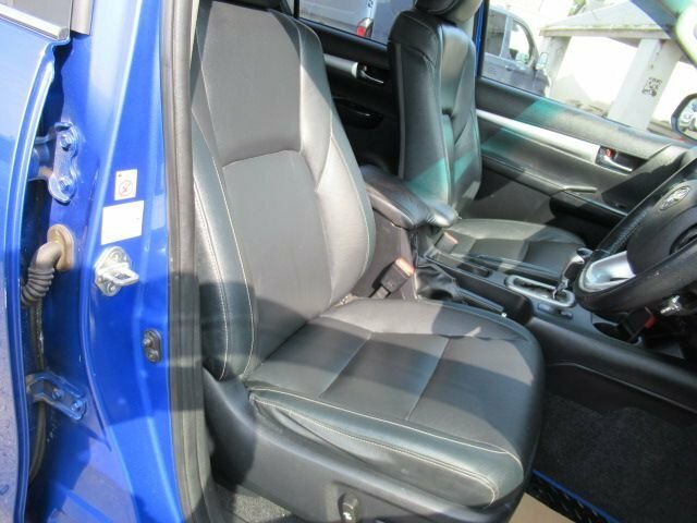 Toyota HILUX 2.4L Invincible X Blue #3