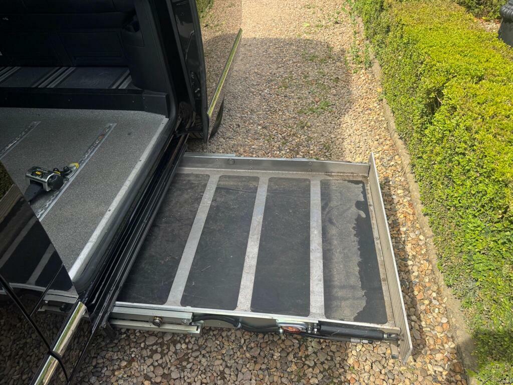 Volkswagen Caravelle 2L Executive Silver #7