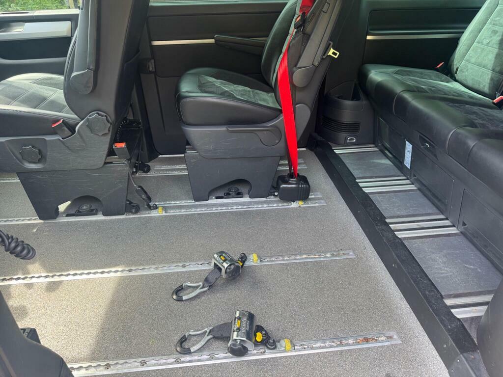 Volkswagen Caravelle 2L Executive Silver #8