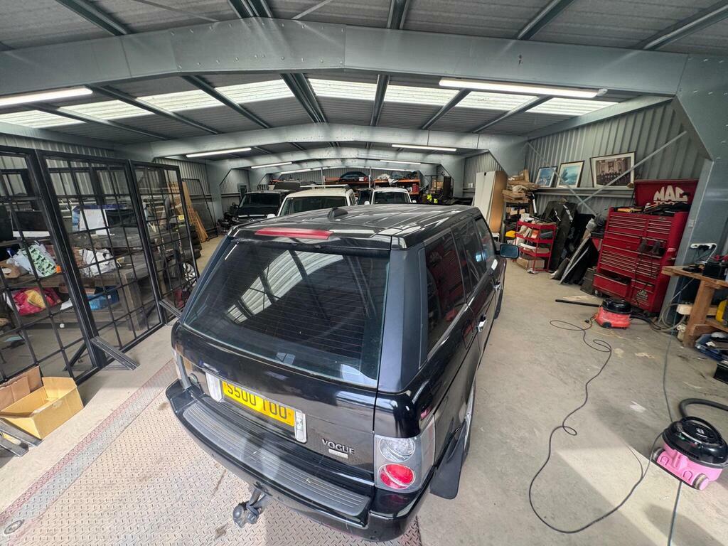 Land Rover Range Rover 3.6 Td V8 Vogue Station Wagon Black #2