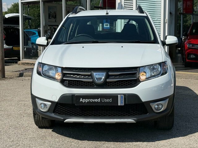 Dacia Sandero Stepway 2015 0.9 Tce Laureate Hatchback White #3