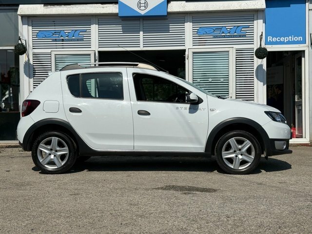 Dacia Sandero Stepway 2015 0.9 Tce Laureate Hatchback White #2