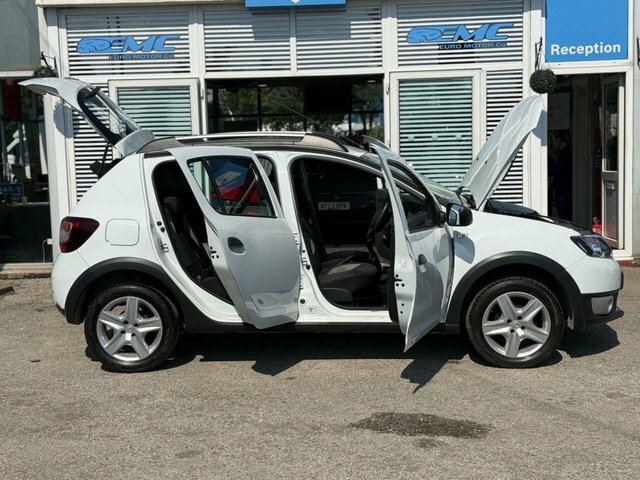 Dacia Sandero Stepway 2015 0.9 Tce Laureate Hatchback White #6
