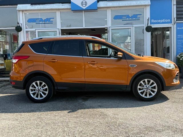 Ford Kuga 2015 2.0 Tdci Titanium Suv 2Wd E Orange #2