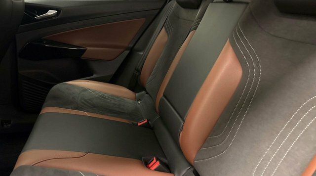 Volkswagen ID.4 Pro Performance 77Kwh Family Suv Grey #5