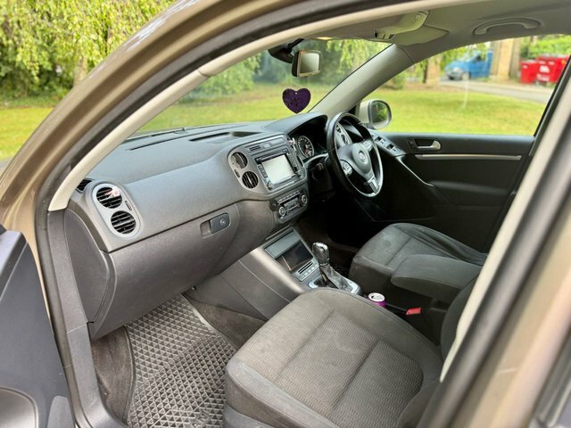Volkswagen Tiguan 2.0 Tdi Bluemotion Tech Se Suv Dsg 4Wd Beige #5