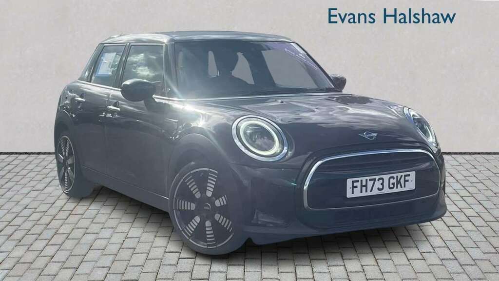 Mini Hatch 1.5 C Exclusive 2024 Black