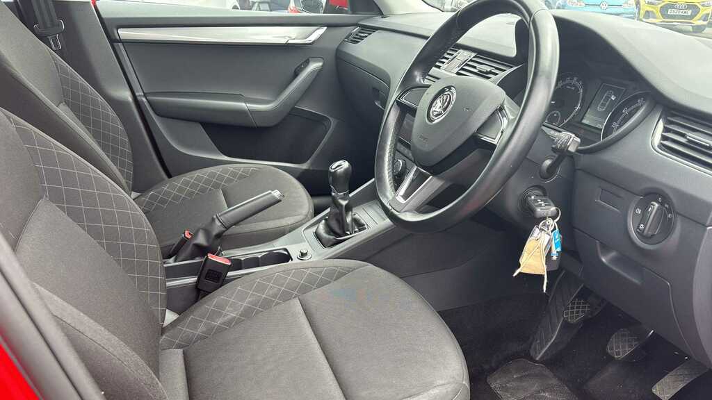 Skoda Octavia 1.6 Tdi Cr S 2019 Red #3