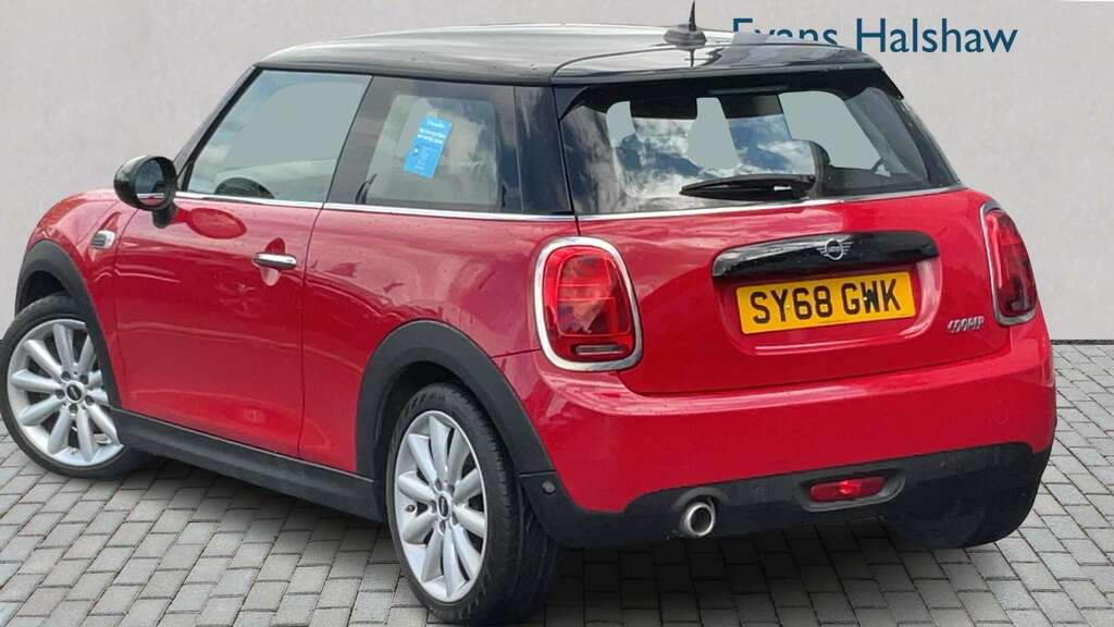 Mini Hatch 1.5 Cooper Classic II 2018 SY68GWK Red #2