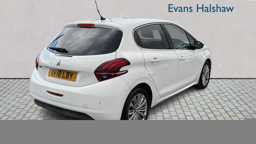 Peugeot 208 1.2 Puretech 82 Allure 2018 YF18LBY White #4