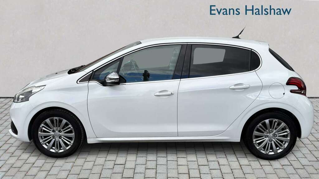 Peugeot 208 1.2 Puretech 82 Allure 2018 YF18LBY White #3