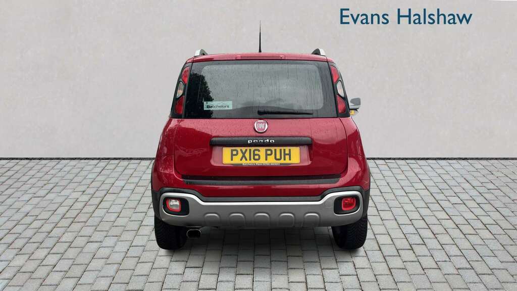 Fiat Panda 0.9 Twinair 90 Cross 4X4 2016 PX16PUH Red #4