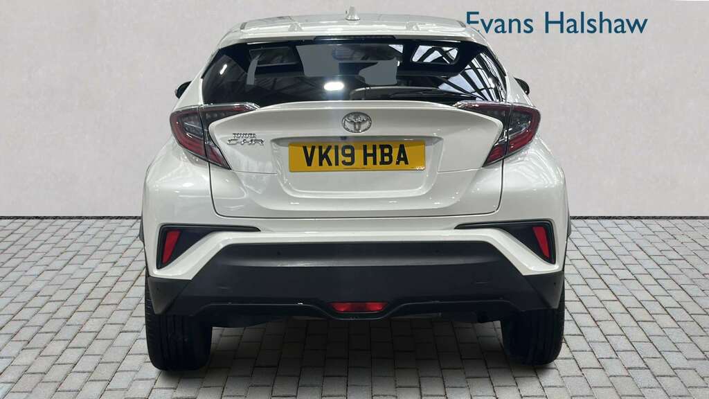 Toyota C-Hr 1.2T Excel Leather 2019 VK19HBA White #4