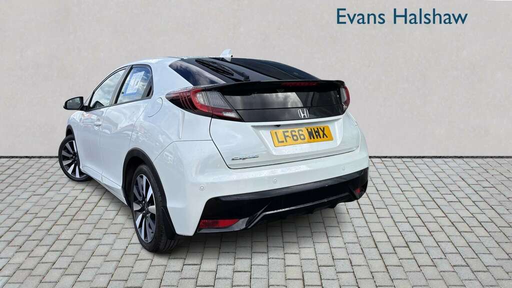 Honda Civic 1.8 I-vtec Se Plus Nav 2016 White #2