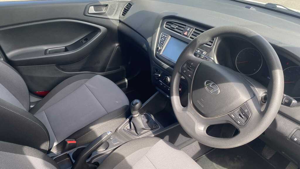 Hyundai I20 1.2 Mpi S Connect 2019 White #4