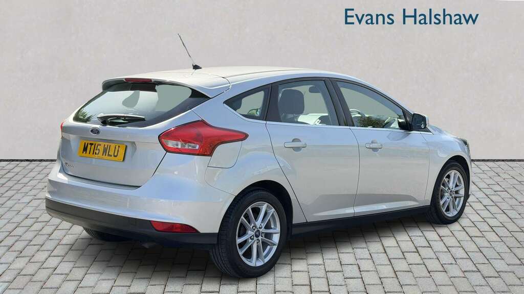 Ford Focus 1.6 125 Zetec Powershift 2015 Silver #2