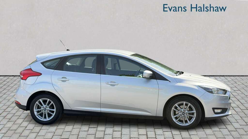 Ford Focus 1.6 125 Zetec Powershift 2015 Silver #2