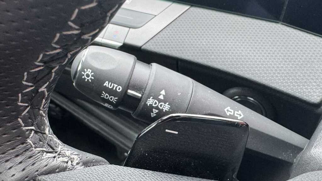 Vauxhall Astra 1.6 Plug-in Hybrid Ultimate 2023 Yellow #2