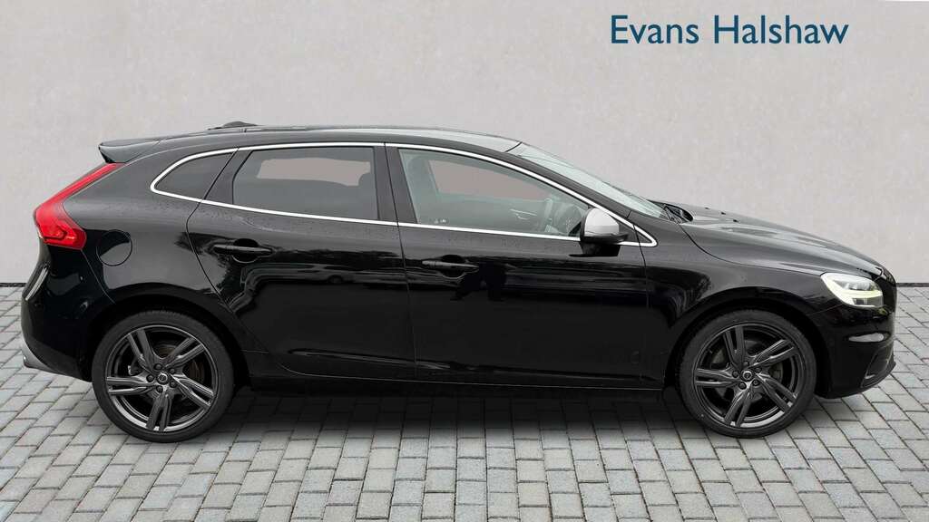 Volvo V40 D3 4 Cyl 150 R Design Pro Geartronic 2017 KW67JZT Black #2