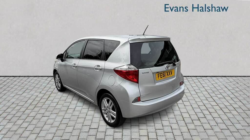 Toyota Verso-S 1.33 Dual Vvt-i T Spirit 2011 Silver #6