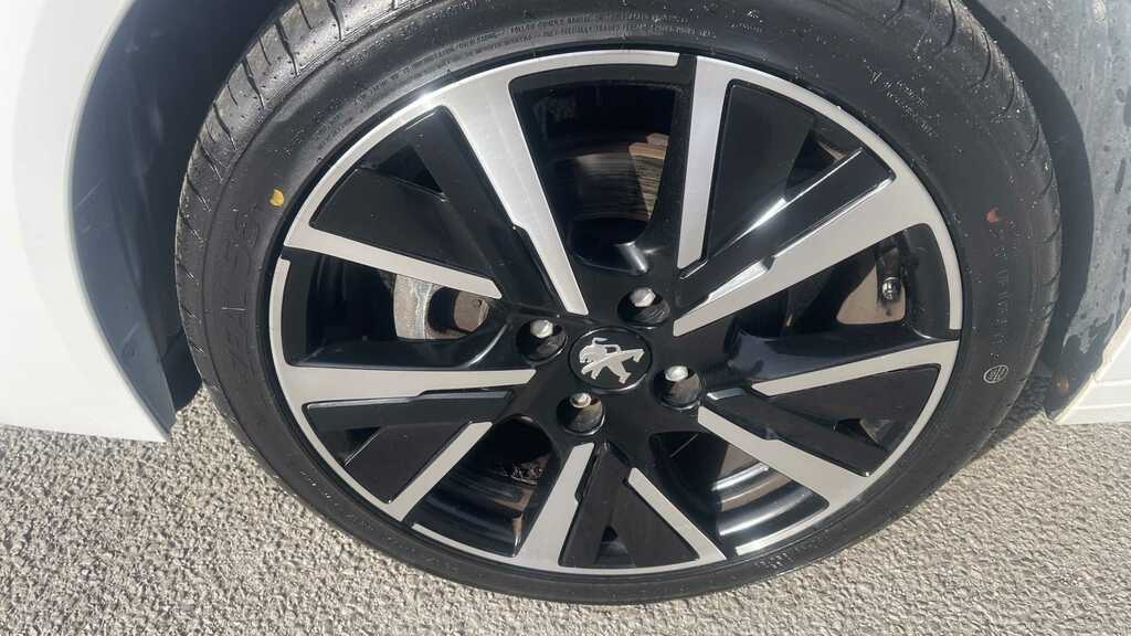 Peugeot 208 1.2 Puretech 100 Allure Premium 2020 FN70RVF White #2
