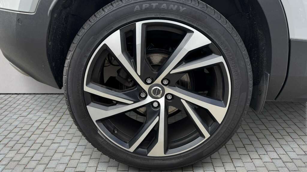 Volvo XC40 2.0 D3 R Design Pro Geartronic 2020 Silver #4