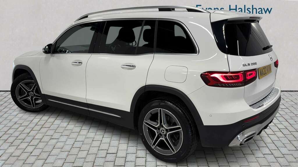Mercedes-Benz GLB Class 200 Amg Line Premium 7G-tronic 2022 MA22KVW White #2