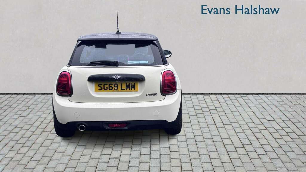 Mini Hatch 1.5 Cooper Classic II 2019 SG69LMM White #4