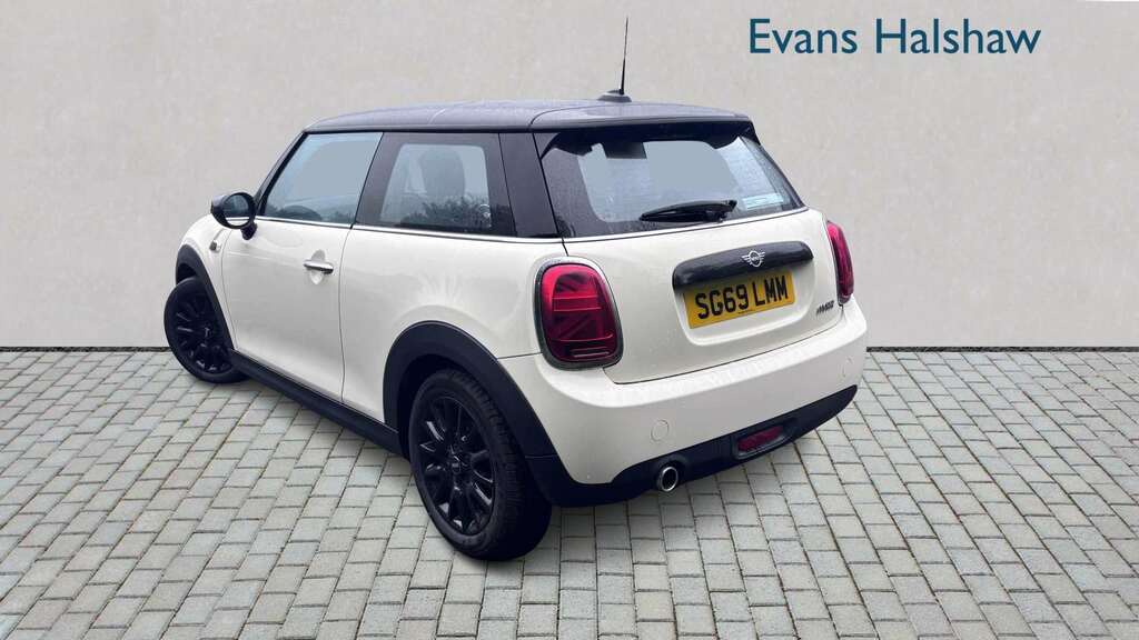 Mini Hatch 1.5 Cooper Classic II 2019 SG69LMM White #2