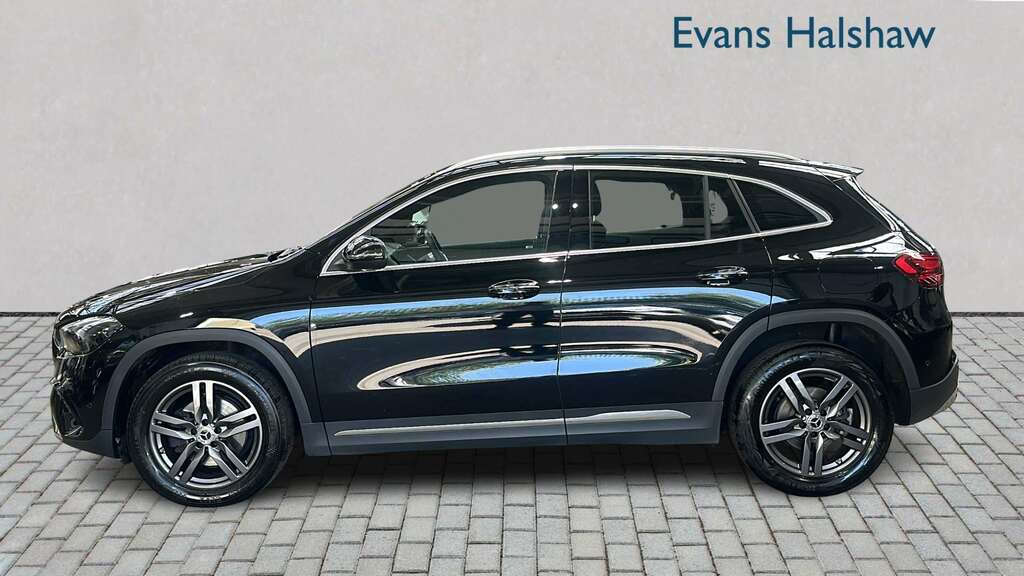 Mercedes-Benz GLA Class 180 Sport Edition 2024 FP24HRR Black #2