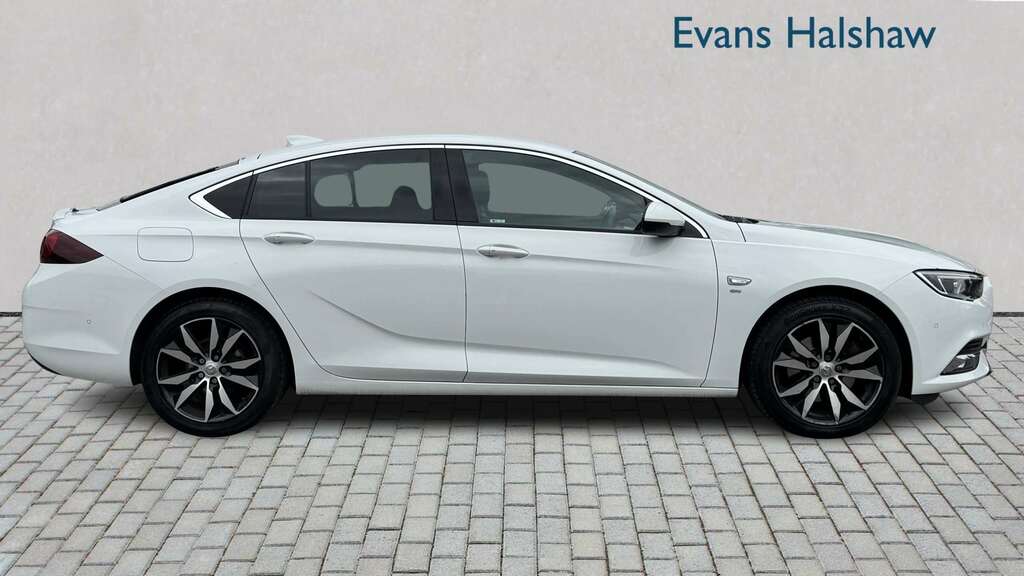 Vauxhall Insignia 2.0 Turbo D Sri Nav 2017 White #3