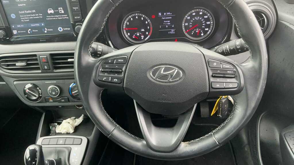 Hyundai I10 1.0 Mpi Se Connect 2022 White #3