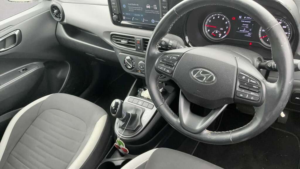 Hyundai I10 1.0 Mpi Se Connect 2022 White #2